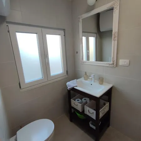 Central Studio Apartment *