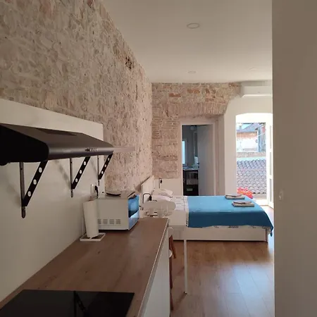 アパート Central Studio Apartment *