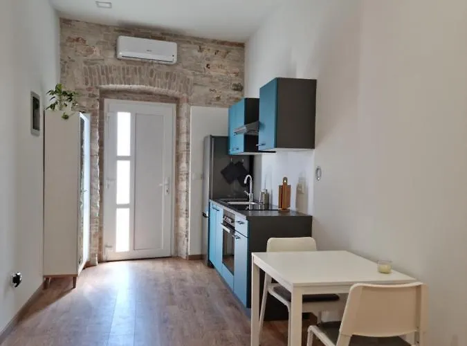 Daire Central Studio Apartment Pula