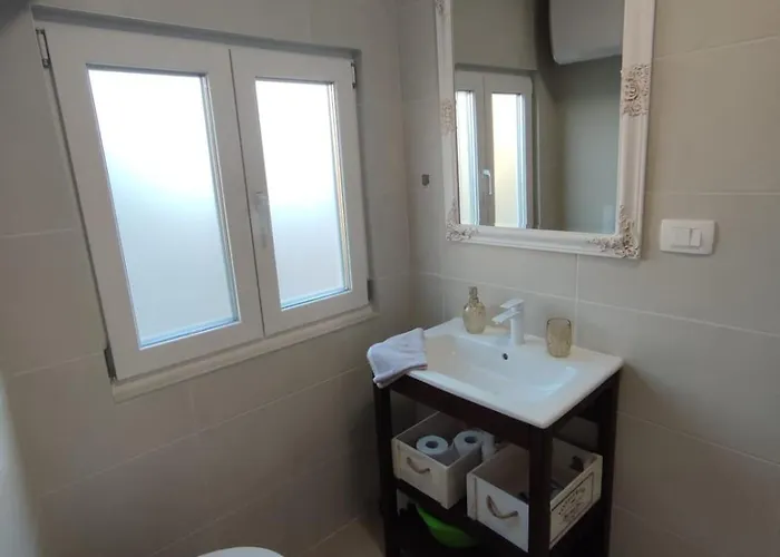 Central Studio Apartment *