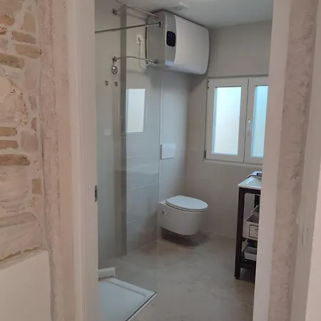 Central Studio Apartment شقة بولا