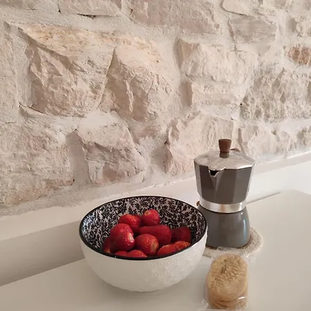 Central Studio Apartment بولا
