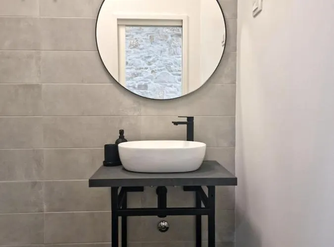 Central Studio Apartment *